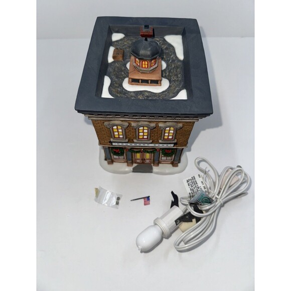 Department 56 “Drummond Bank”  New England Village Retired Christmas 56.56667 - Picture 5 of 10